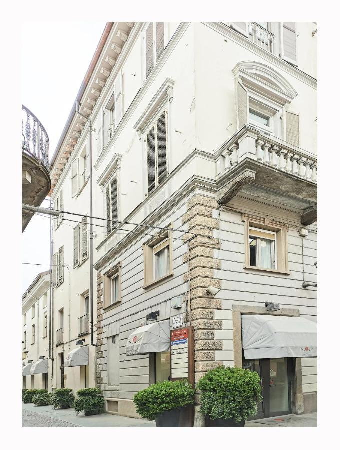 Due Dei Mille. Incantevole Casa In Centro Ad Alba Екстер'єр фото